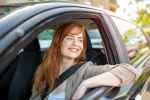 Foto: Frau in Auto