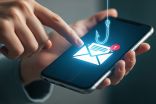 Foto: Smartphone mit Mail-Icon und Angelhaken
